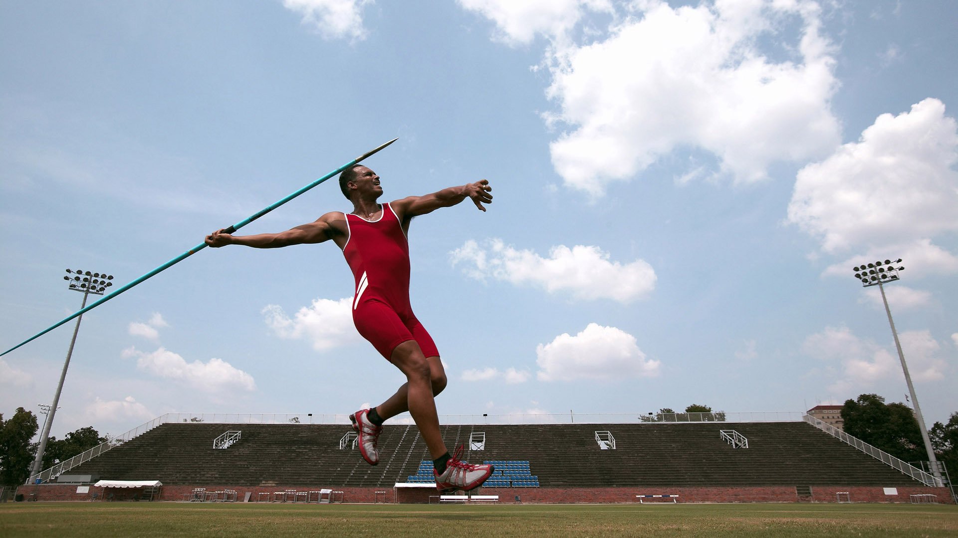 阿根廷青少年骑手在世界青少年马术锦标赛中获得团体金牌，展现国家实力。